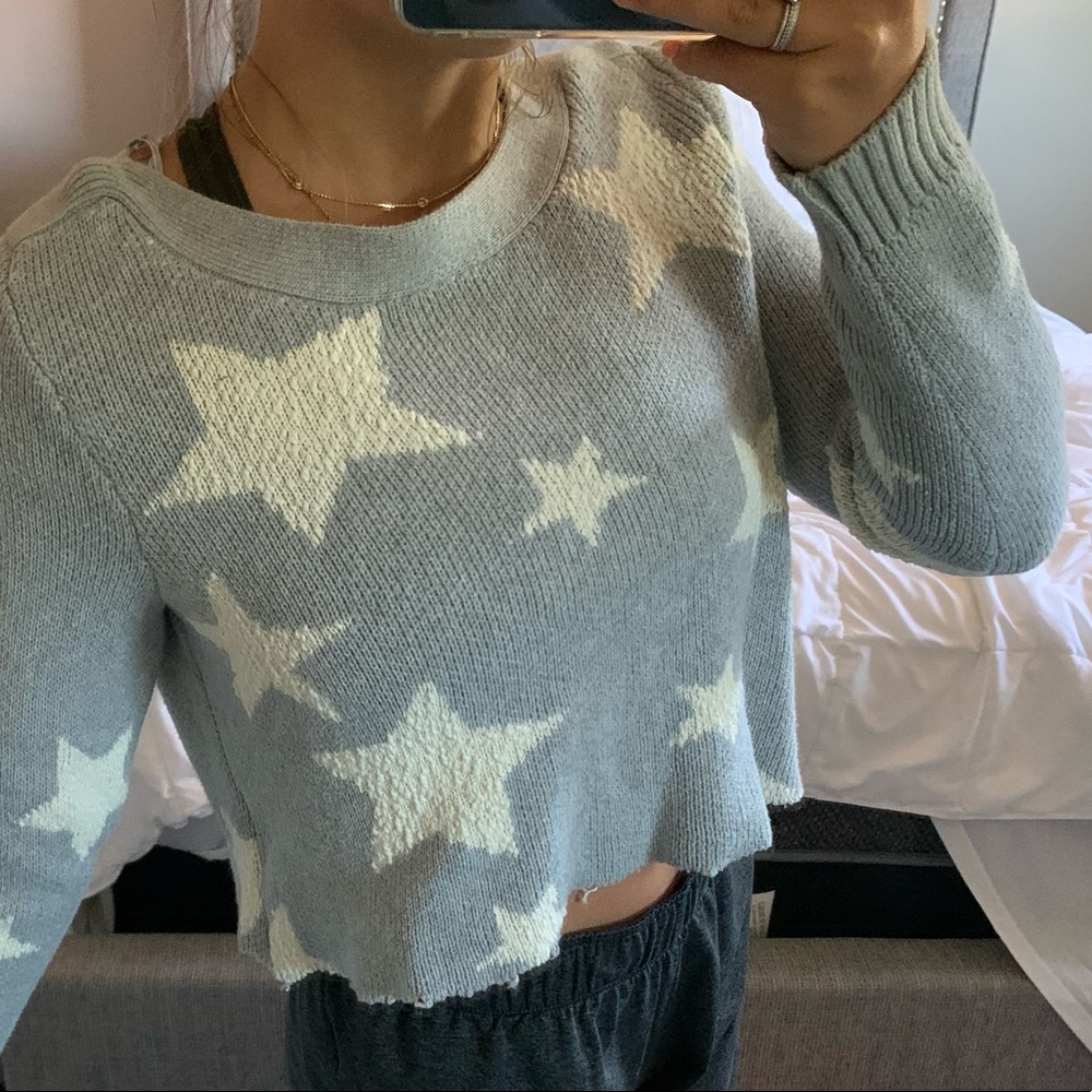 Cropped marled star sweater